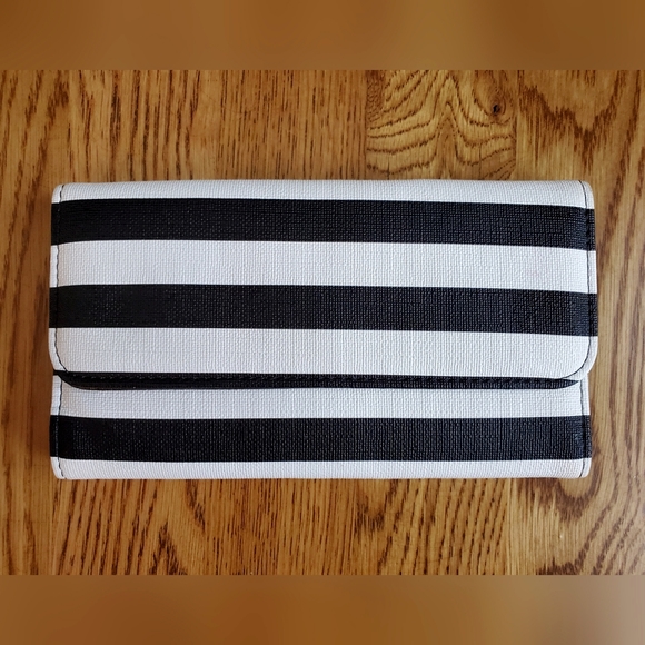 KUT From the Kloth Wallet. - Picture 2 of 10